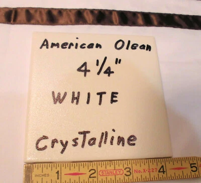 1 peça. Telha cerâmica cristalina branca da American Olean: 4-1/4" feita dos anos 1970 -90 - Imagem 1 de 4