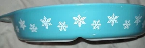 Pyrex 1.5 Quart #31 Casserole Dish With Beautiful Snowflake Design. - Picture 1 of 4