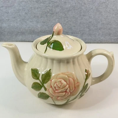 Tetera Shawnee Cerámica Rosebud Levantada Rosa Repujada Cottagecore De Colección Foto 1 de 4