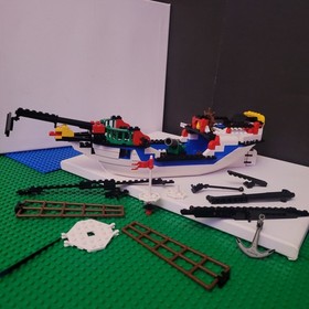 LEGO Armada Flagship 6280 Bow Hull Stern (240 Pieces Total) (1996) Legos VTG 