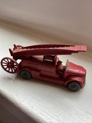 1950s Vintage Lesney Matchbox Dennis Fire Engine No 9 VG - Image 1 of 4