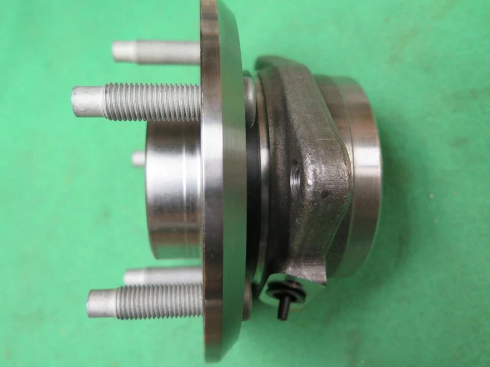 19206599 FW356 GM BUJE DE RUEDA DELANTERA Y CONJUNTO DE COJINETE EQUINOX CAPTIVA SATURN VUE Foto 1 de 1