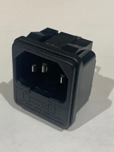 3 Pin IEC Chassis Plug Inlet with Fuse Holder * - Imagen 1 de 4