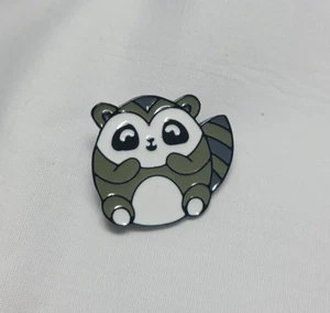 Spilla da bavero smaltata Racoon - Foto 1 di 1