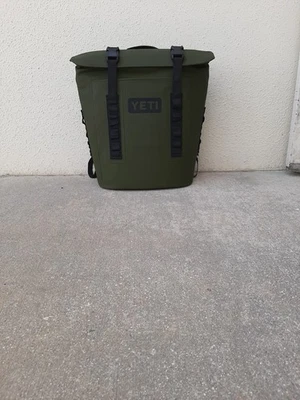 Refrigerador de mochila Yeti M12 Foto 1 de 2