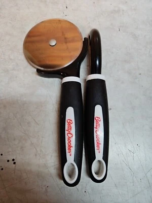 Two Piece Set of Betty Crocker Utensils; Peeler & Pizza Cutter - Image 1 of 3