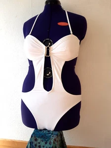 Sylvie Flirty Swimwear Badeanzug Monokini WEISS Bikini BOND Girl Style Lingerie - Bild 1 von 9