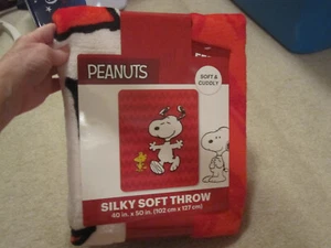 Snoopy Woodstock silky soft throw 40 x 50 new in package Peanuts - Picture 1 of 4