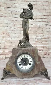 Reloj de manto francés A Moreau figurativa mujer con escultura de perro decoración de cera perdida - Imagen 1 de 10
