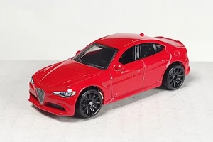 Matchbox sciolto 2016 Alfa Romeo Guilia rosso cambio ruota personalizzato - Foto 1 di 3
