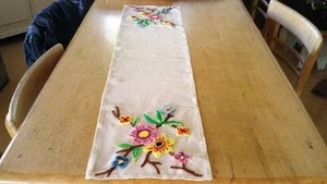 UNUSED VINTAGE 1950S TABLE RUNNER - 26.5 X 108 CM - Picture 1 of 9