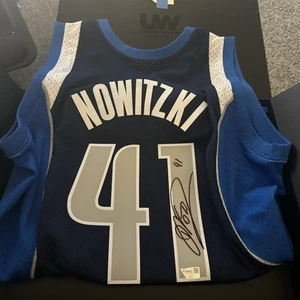 Dirk Nowitzki Autographed NBA Jersey Authentic Harwood Classic Mitchell & Ness - Picture 1 of 4