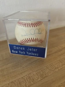 Pelota de béisbol Serie Mundial 1996 firmada Derek Jeter - Imagen 1 de 6