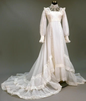 Victoria Long Sleeves Wedding Dresses Court Train A Line Lace Bridal Gowns - Image 1 of 4