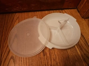 Vintage Tupperware Divided Suzette Plate/Bowl With Lid And Handle 608-3 - Picture 1 of 5