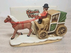 Lefton Village Cab Pferdekutsche 06459 Kolonialdorf 1987 Kutscher - Bild 1 von 8