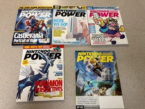 NINTENDO POWER Lotto di 5 - Volumi 204 210 212 215 245. 4 HA POSTER E PUBBLICITÀ. - Foto 1 di 7
