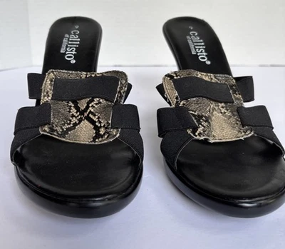 Sandálias Callisto Of California Shoes slip on mules estampa de cobra preta tamanho 9 - Imagem 1 de 4