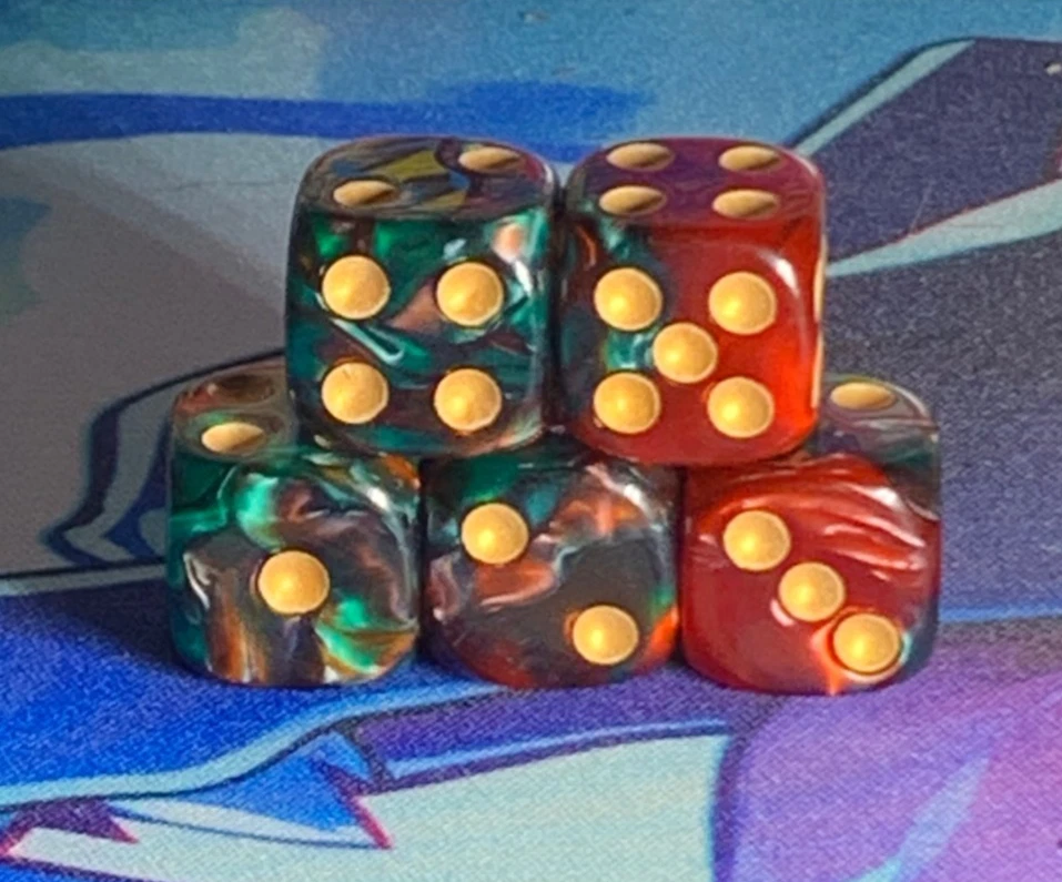 5 x RUBY RED & EMERALD GREEN D6 DICE - IDEAL FOR ALL TABLE TOP & TCG GAMES  — 第 1/1 张图片