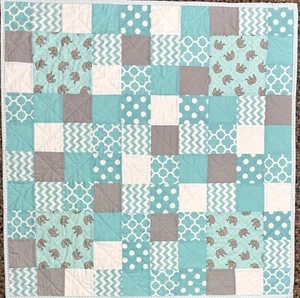 Baby Quilt Handarbeit Aqua Blau Grau Patchwork Decke Elefanten 42" x 42" NEU - Bild 1 von 3