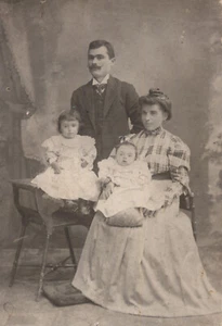 #33978 BUCHAREST Romania 1900s. Family. Cabinet photo on cardboard. - Picture 1 of 6