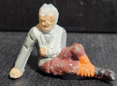 GRIS HIERRO VINTAGE JUGUETE SOLDADO HERIDO SENTADO PLOMO AÑOS 30 SÓLIDO ORIGINAL Foto 1 de 4