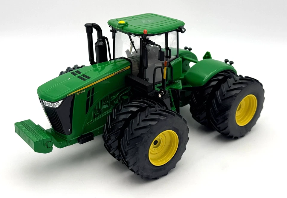 ERTL - 2012 Farm Show - Tractor John Deere 9510R - Escala 1:32 Foto 1 de 4