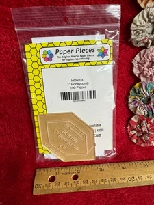Neu in Verpackung 1" Wabenschablone und 150 Papierstücke - Bild 1 von 3