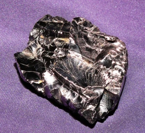 Edelschungit, naturbelassen, aus Karelien 31,8g 43x35x30mm - Bild 1 von 7