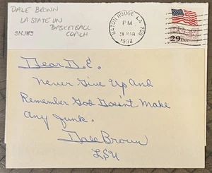 DALE BROWN SIGNED 3"X5" INDEX CARD & ENVELOPE LSU TIGERS BASKETBALL COACH - Picture 1 of 1