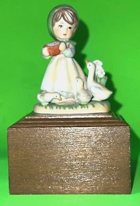 Musical Figurine Girl Feeding Ducks Enesco tune Edelweiss Vintage 1970 - Picture 1 of 11