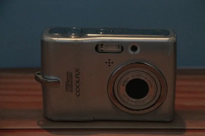 Nikon COOLPIX L10 5.0MP Digital Camera - Silver - Image 1 of 4