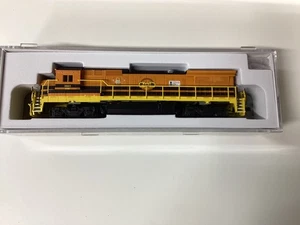 Atlas #40 005 171 N scale “PW” Dash 8-39B locomotive with sound Rd #3901 - Picture 1 of 2