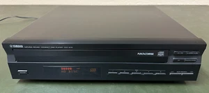 Yamaha CDC-575 Reproductor de CD / Reproductor de CD / Cambiador de CD 5 velocidades (negro) - Imagen 1 de 12