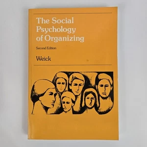 The Social Psychology of Organizing Paperback Karl E. Weick, Second Edition - Foto 1 di 6