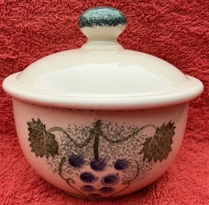 Poole Pottery 'Grapevine' Lidded Pot Sugar Bowl Hand Painted Spongeware - Picture 1 of 10