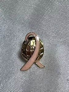 Avon SP Pink Ribbon Globe Gold Tone Awareness Lapel Pin Walk Around World 1P - Picture 1 of 3