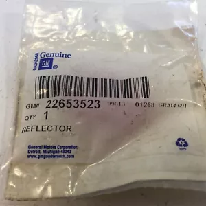(1) Genuine GM 22653523 Reflector - Picture 1 of 10