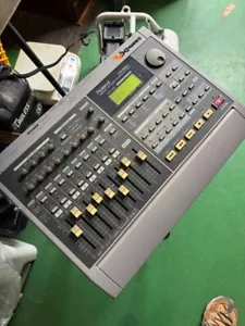 JUNK V-XPANDED ROLAND VS-880 8TRACK RECORDER - Picture 1 of 6