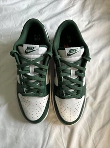 Size 8 - Nike Dunk Low (GS) Green/White - Picture 1 of 3