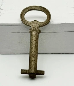 ~ Llave esqueleto corazón al revés antigua de 1,75” - Imagen 1 de 3