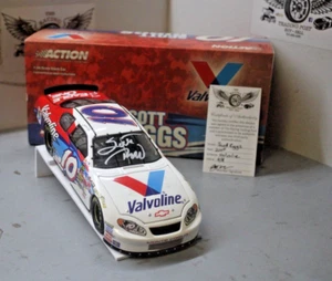 2004 Scott Riggs Valvoline 1/24 Action NASCAR Diecast Autographed - Picture 1 of 2