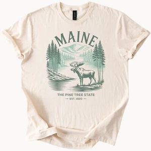 Maine Elch T-Shirt Pine Tree State Mountains Wald Natur Grafik Tee - Bild 1 von 6