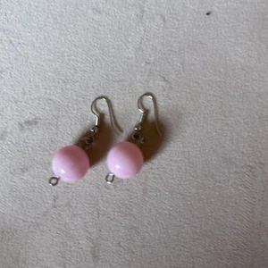 Retro Pink Plastic Ball Earrings Dangle Drop Statement earring 90s y2k - Picture 1 of 10