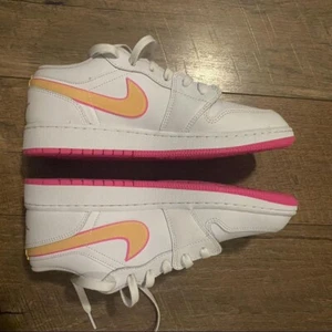 jordan 1 low gs white yellow pink - Picture 1 of 5
