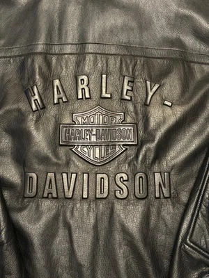 Chaqueta de motocicleta Harley Davidson para hombre 2XL de cuero ventilado negro con logotipo en relieve Foto 1 de 4