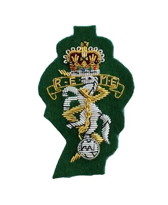 REME Commando Officers Wire Embroided Cap Badge on Green R2312