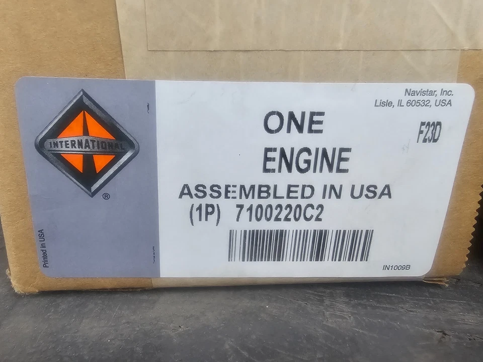 GENUINE NEW OEM INTERNATIONAL FAN DRIVE BELT TENSIONER 7100220C2 - Image 1 of 1