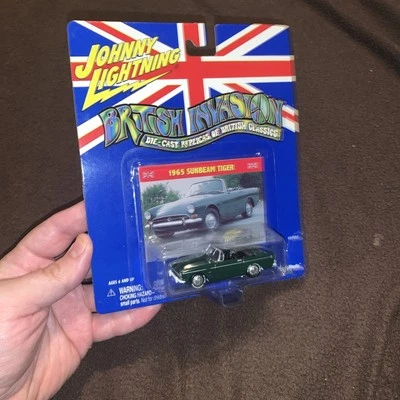 WHITE LIGHTNING 1965 SUNBEAM TIGER  2000 JOHNNY LIGHTNING BRITISH INVASION  1:64 - Image 1 of 4