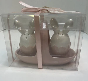 Connections Keramik Ostern Salz Pfefferstreuer Set Hase Kaninchen im Korb Neu - Bild 1 von 10